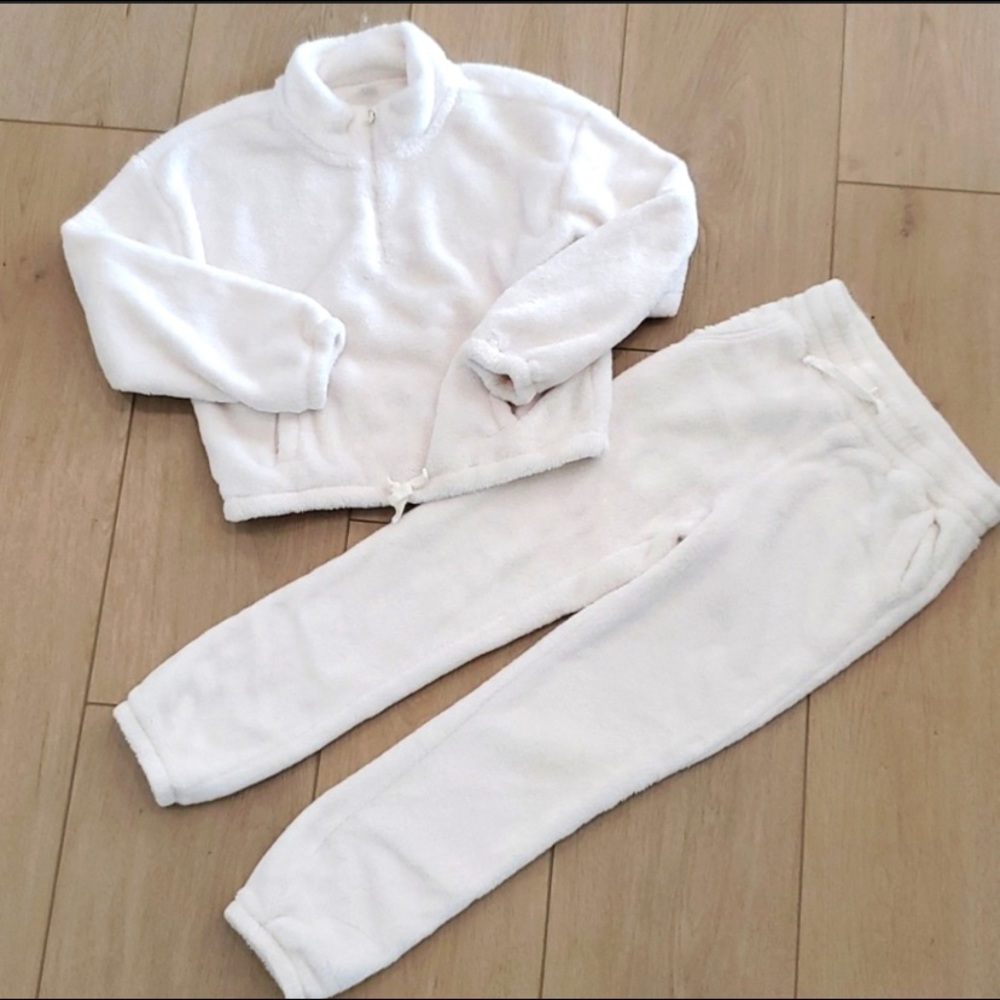 New White Sherpa Girls Sweatshirt and Joggers